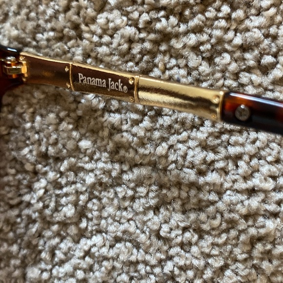 NEW- Tortoise Jackie-o Sunglasses - Picture 5 of 10